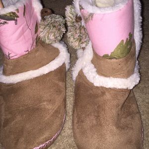 Pink Realtree Camo Booties!